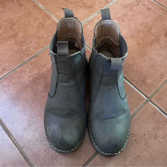 Storm Mountain Shoes - Gray Chelsea boots by Storm Mountain : Arctic Series